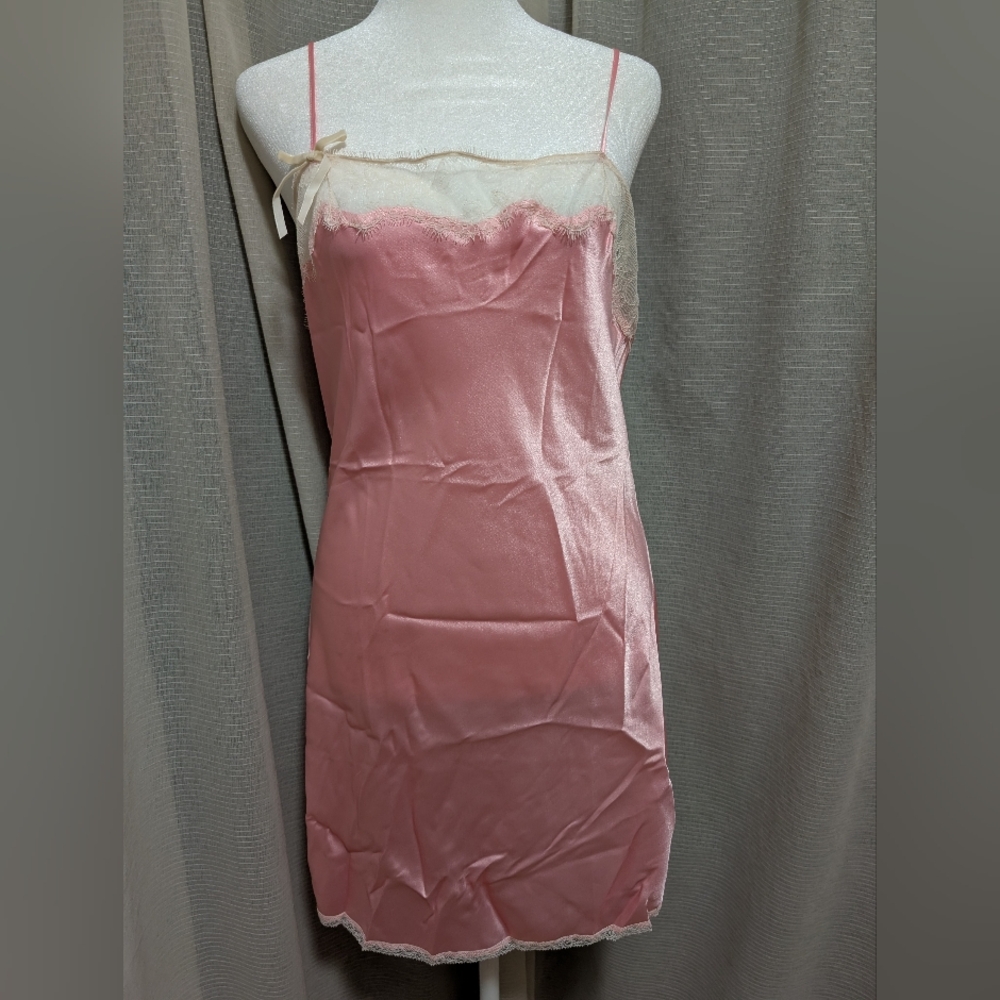 NWT Victoria's Secret Silky Fitted Chemise. Size Medium Fits Small